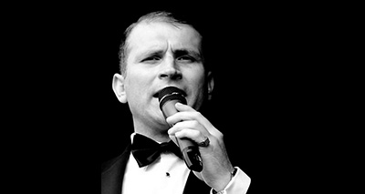 Jay Oxenham as Frank Sinatra Jay Oxenham as Frank Sinatra